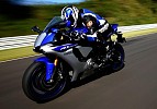 Yamaha R1  تشهد انطلاقة مثيرة في دبي بحضور بطل العالم في سباق الدراجات الناريةجورج لورنزو