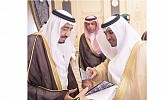 خادم الحرمين الشريفين يستقبل مصنّع الساعات السعودي الأول