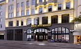 Landmark Reichshof Hamburg Opens as First Curio